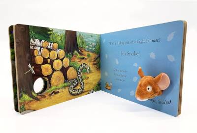 It's the Gruffalo! A Finger Puppet Book - 4