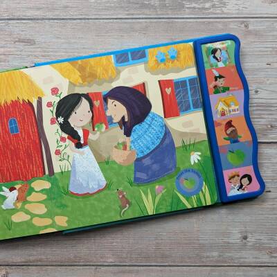 Snow White (Wavy Module 6 Button Sound Book) - 4